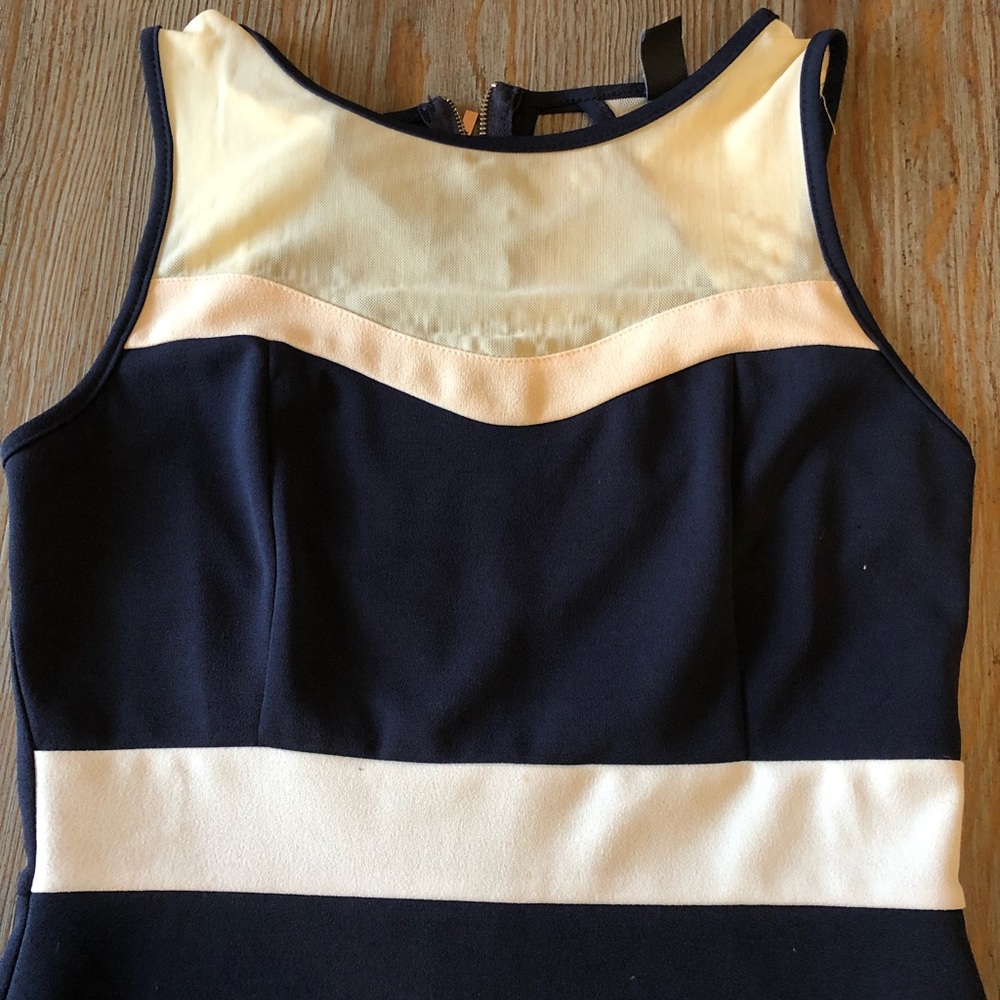 Block patterned mini dress - Picture 3 of 4